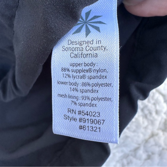 Athleta Black exercise tank top with adjustable bottom Size XS - Picture 6 of 10